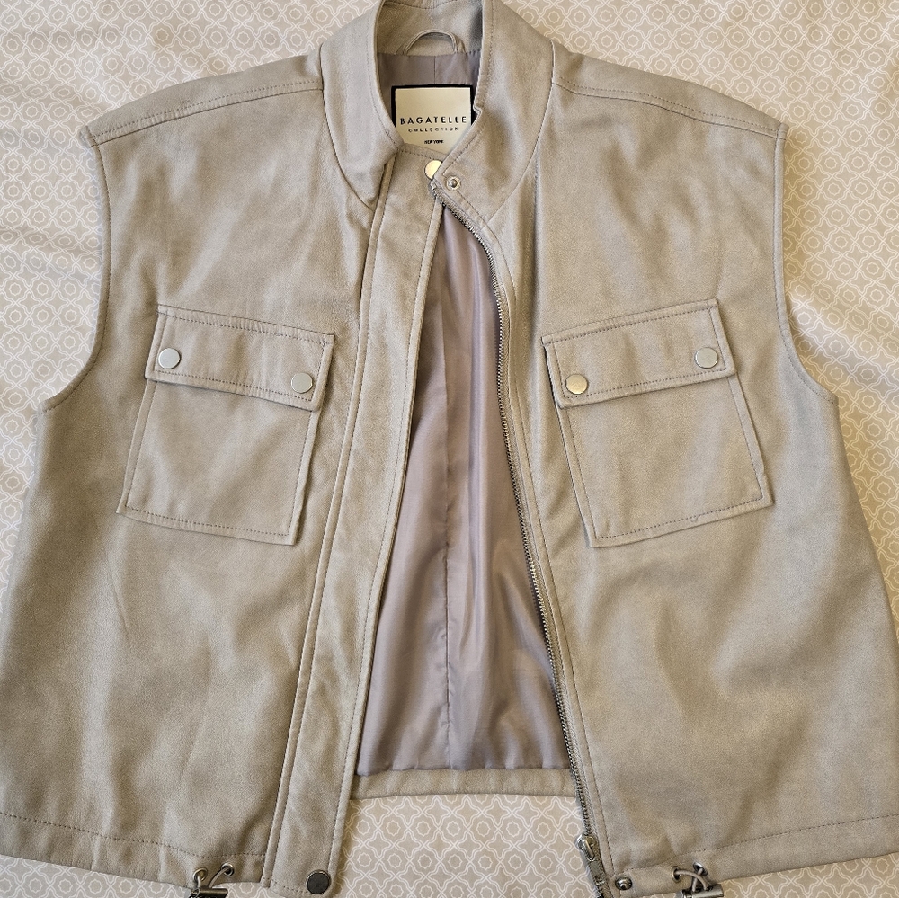 Bagatelle Women's Tan Vest with Snap Pockets
